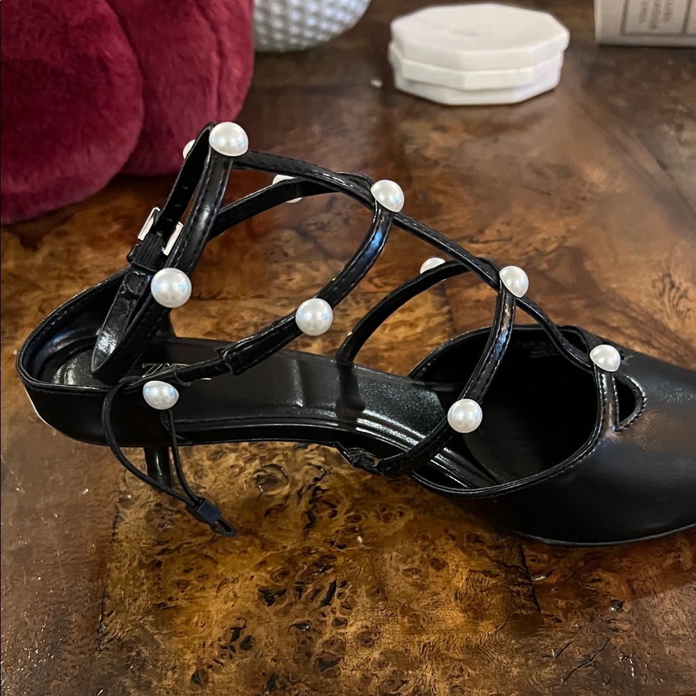 Zara Black Heels with Pearl Accents - Picture 4 of 4